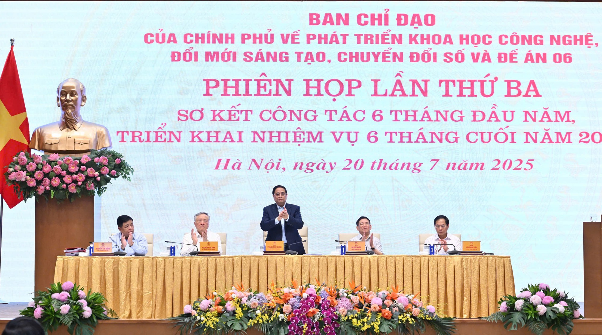 Thủ tướng Chính phủ yêu cầu đãi ngộ đặc biệt để thu hút nhân tài khoa học công nghệ